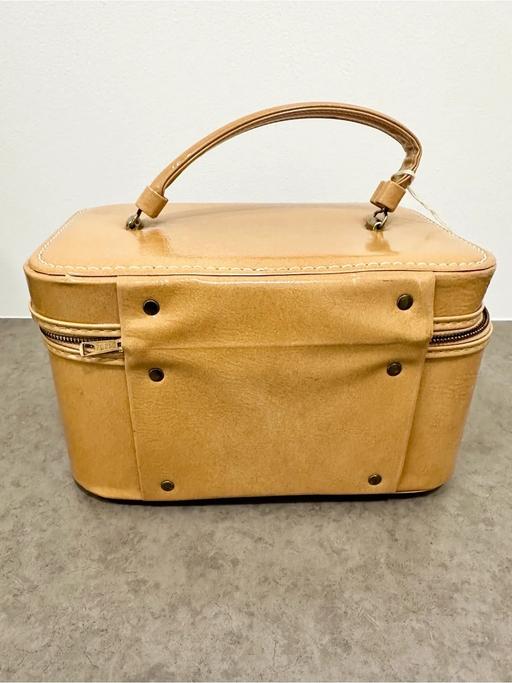Vintage Style Tan Leatherette Train Case Handbag Mirror Brass Accents 10 x 7 x 6